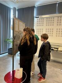 16 - Les 6e a la mediatheque 1